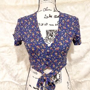 Colorful Flower Top from American Eagle 🌸🌺🌼🌷